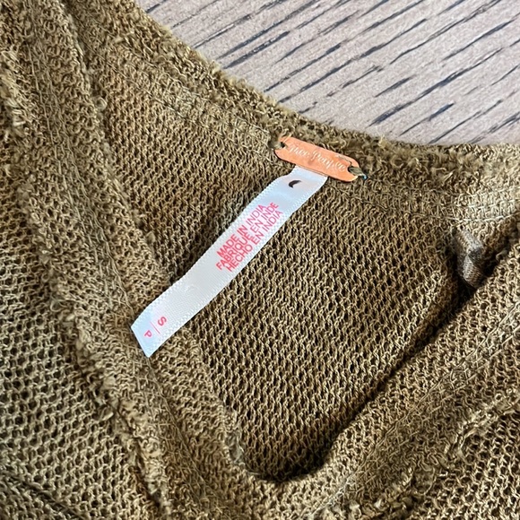 Free people Khaki cinch front crop top medium NWOT - Picture 6 of 10